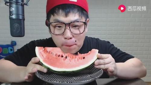 播放吃瓜看视频,跟随视频镜头，一起吃瓜看世界